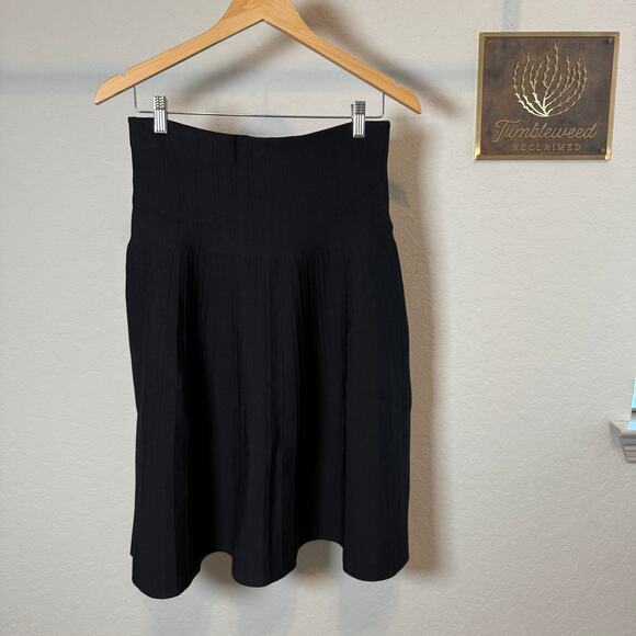 Women's Aleeza Paris Beautiful Black Pleated Midi Skirt Size Medium NEW - Picture 2 of 12